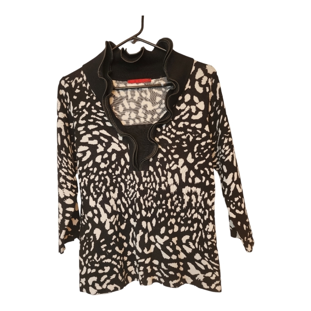 Red by Cyrus animal print top sweater. M